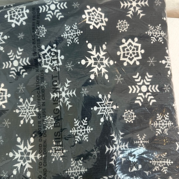 #followme Women's Jogger Pajama Pants Set Snowflake- Black (UNOPENED) - Picture 5 of 5